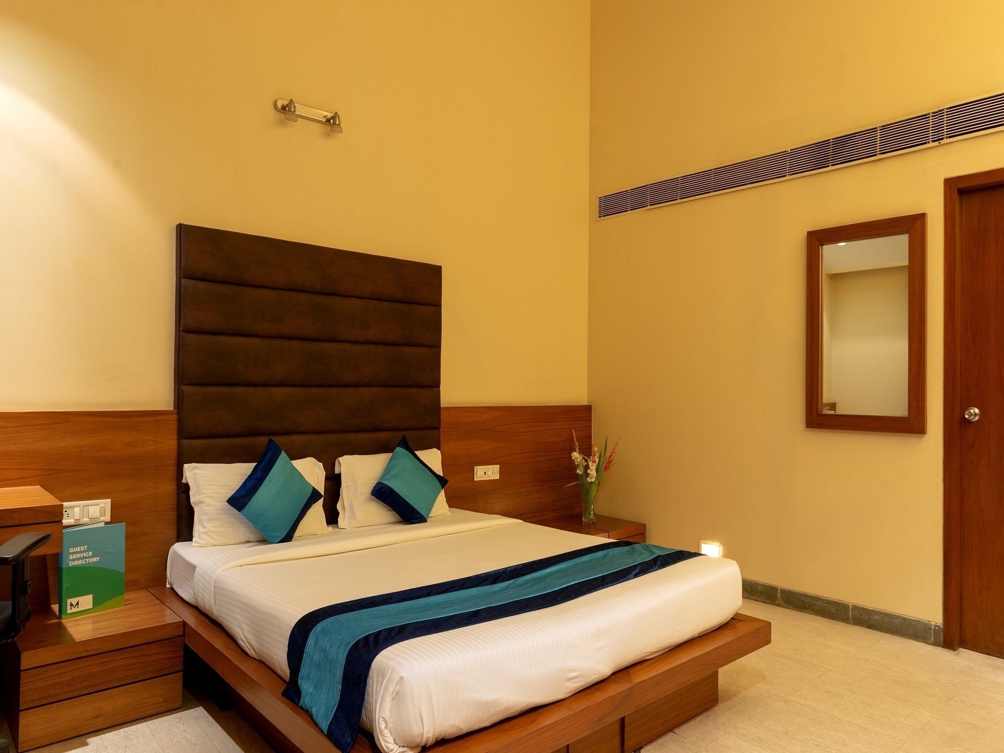 Hotel Mint Koregaon Park Пуна Экстерьер фото